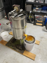 Load image into Gallery viewer, Local Raw Honey - 1 Pound